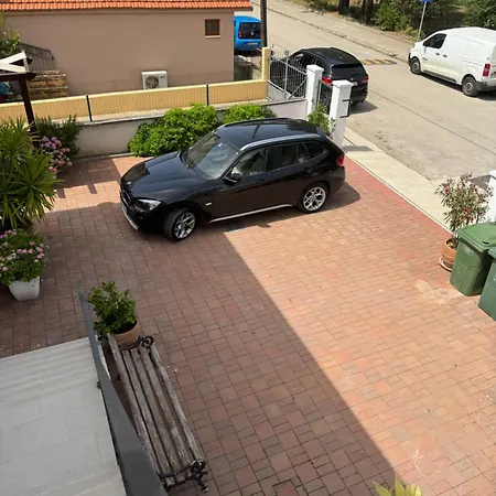 One Bedroom With Terrace Near Sea - Angela's דירה זאדאר