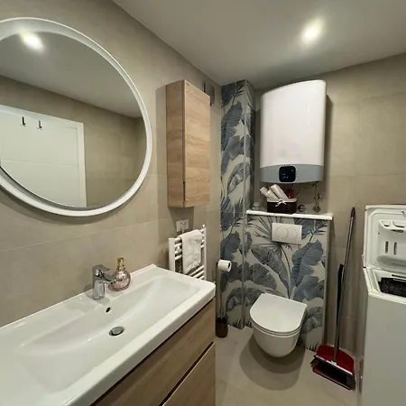 One Bedroom With Terrace Near Sea - Angela's شقة زادار